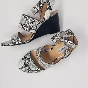 Carlin Steve Madden Wedge Ankle Strap Size 9M